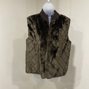NWOT Designers Original Studio faux fur vest.  Size L large 12/14